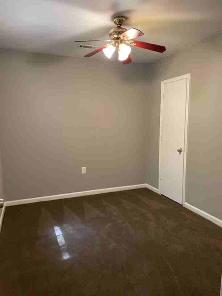 2186 Jonathan Ave - Photo 2 of 22