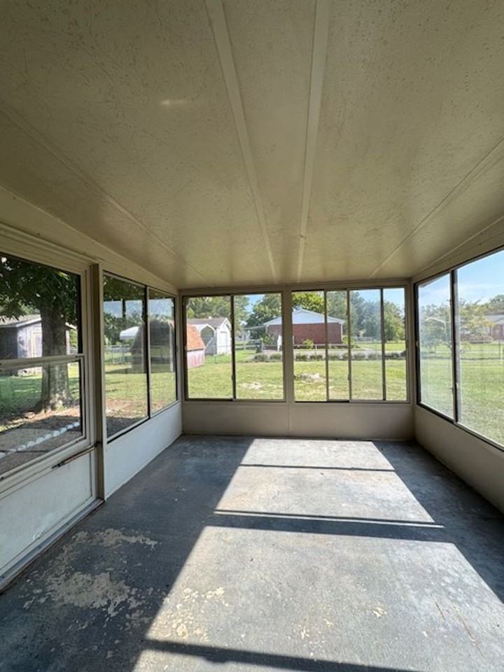 201 Rose Dr - Photo 5 of 12