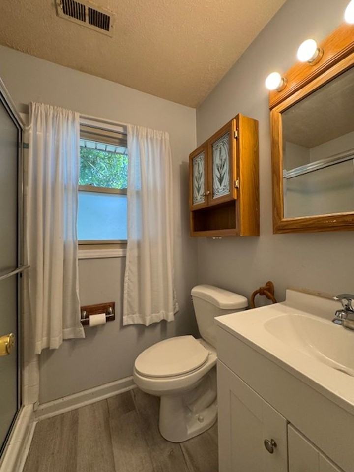 201 Rose Dr - Photo 7 of 12