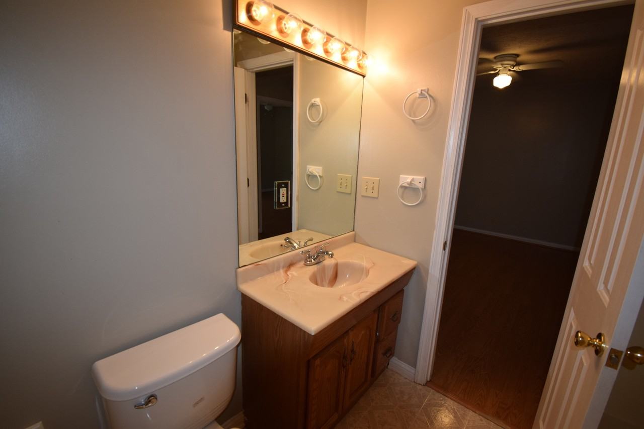 113 Hagerman Ct - Photo 2 of 6