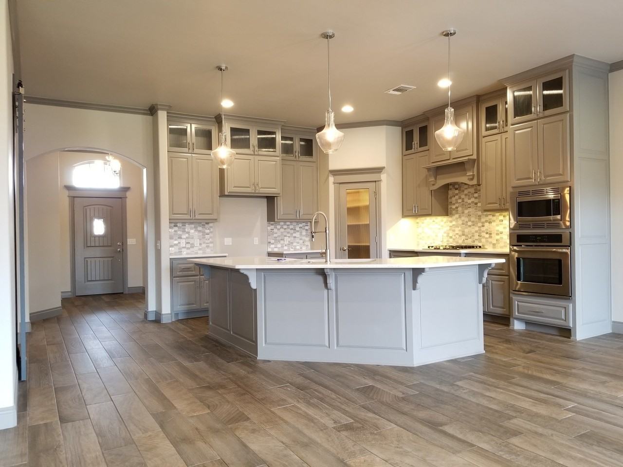 1433 Kelley Pointe Pkwy - Photo 5 of 40