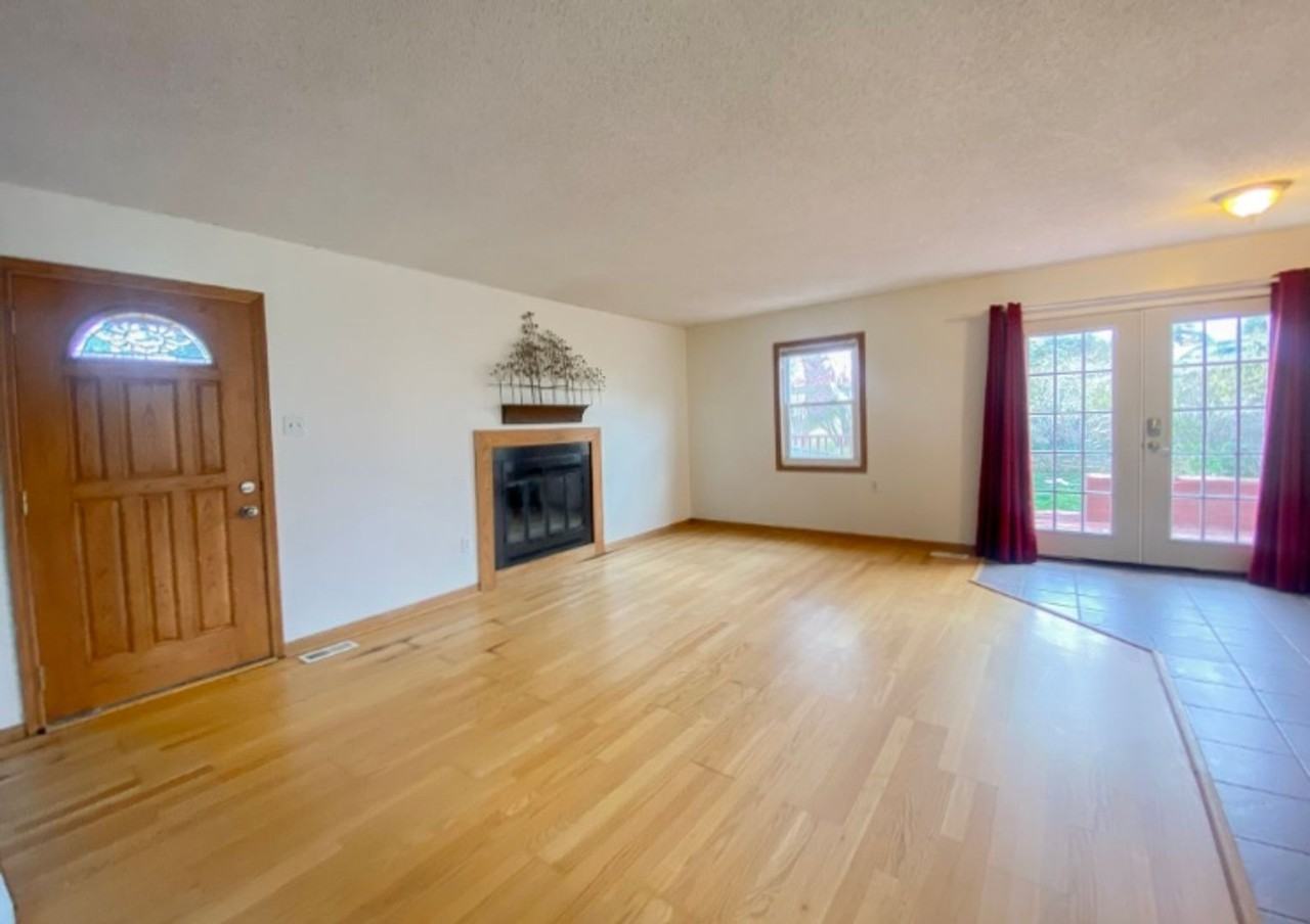 11207 Rimrock Dr - Photo 4 of 20