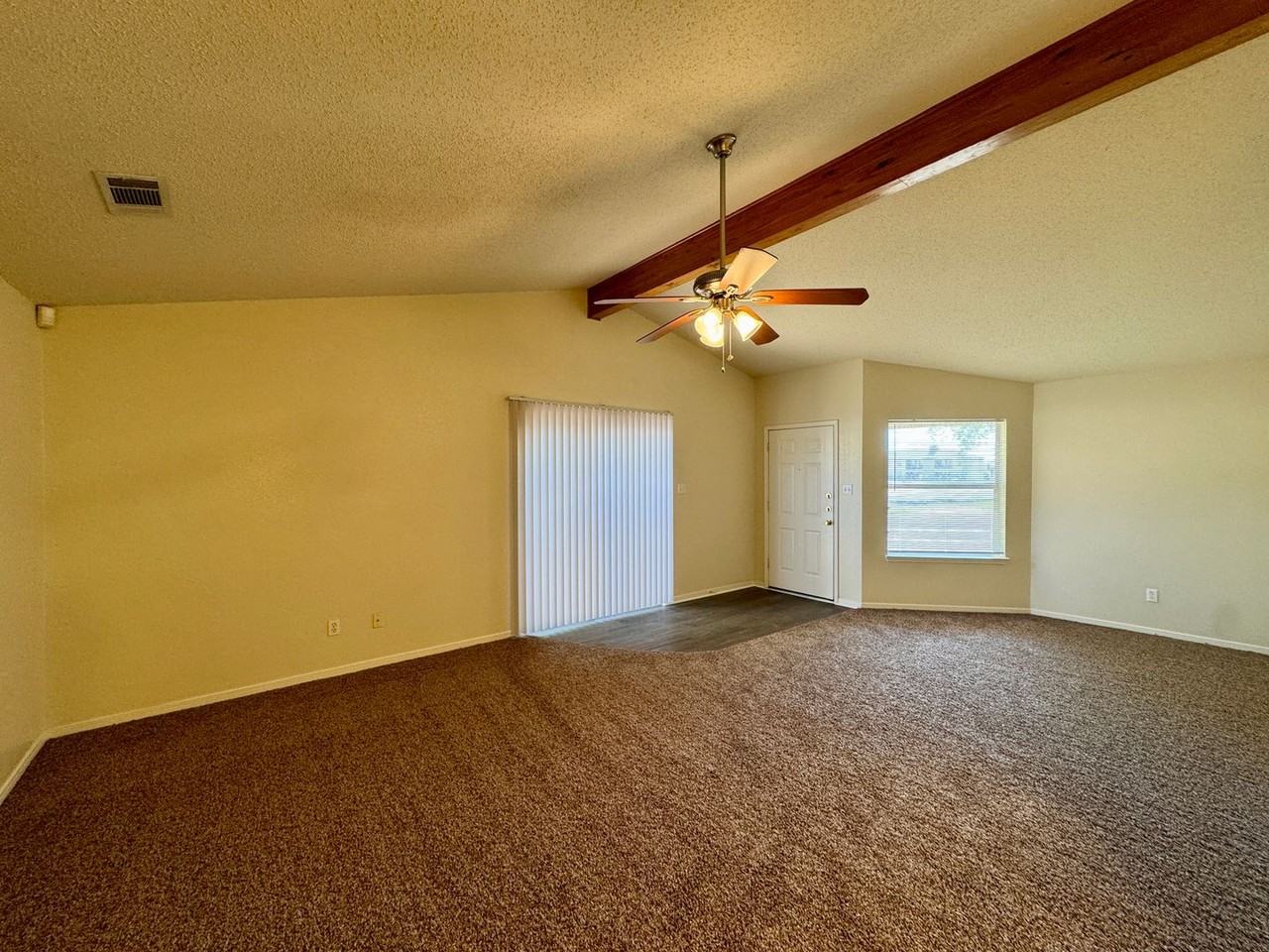 1619 Breezy Dr - Photo 4 of 7