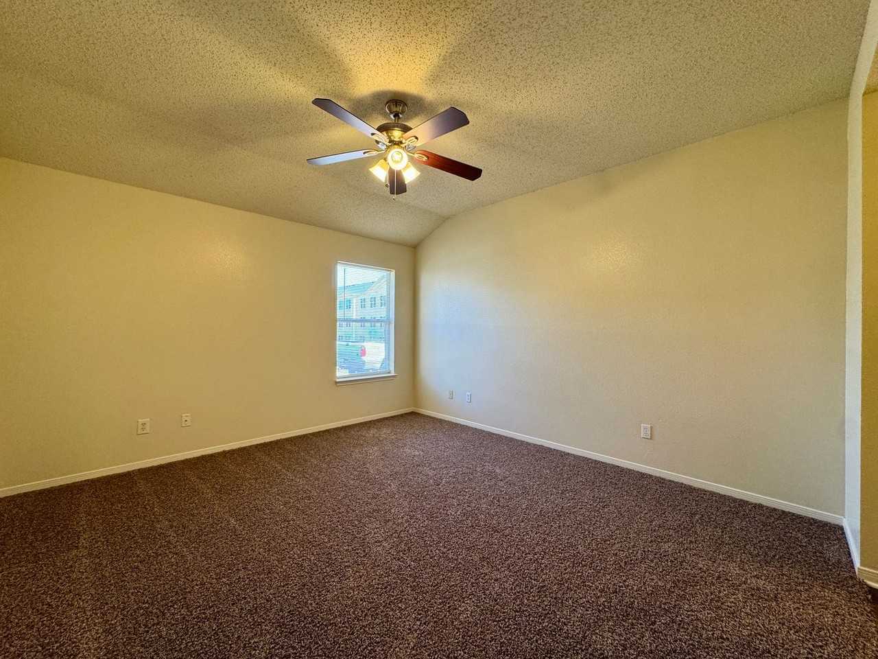 1619 Breezy Dr - Photo 6 of 7