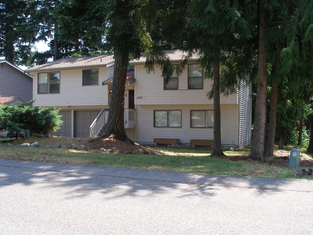 1335 Sommerset Ct - Photo 2 of 2