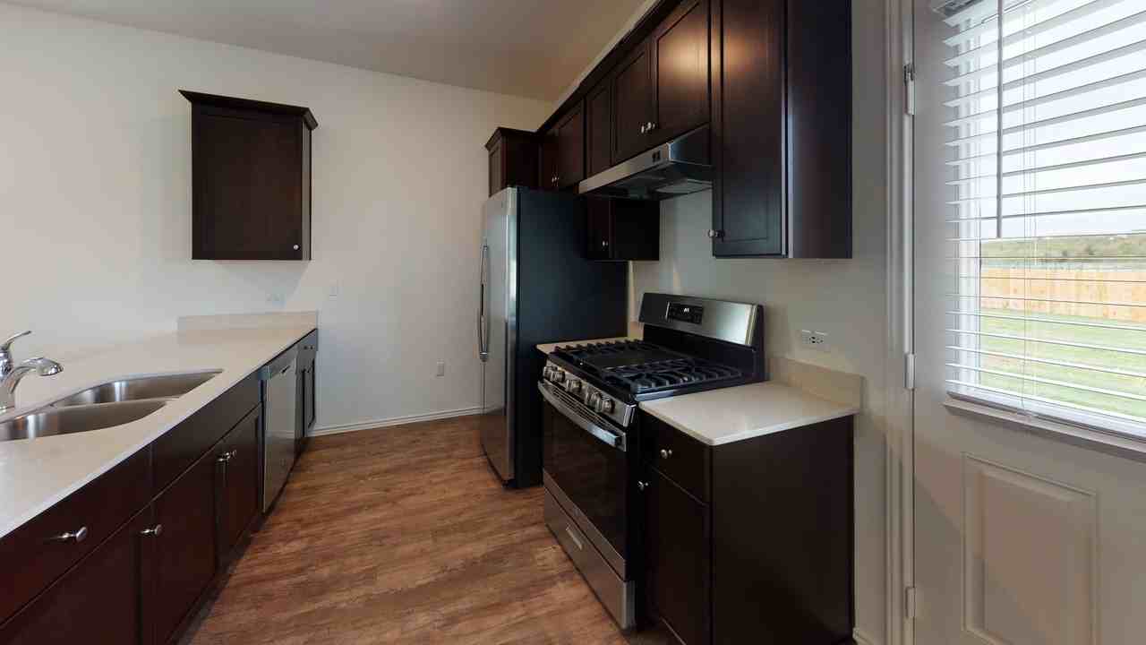 15401 Solstice Cv - Photo 3 of 20