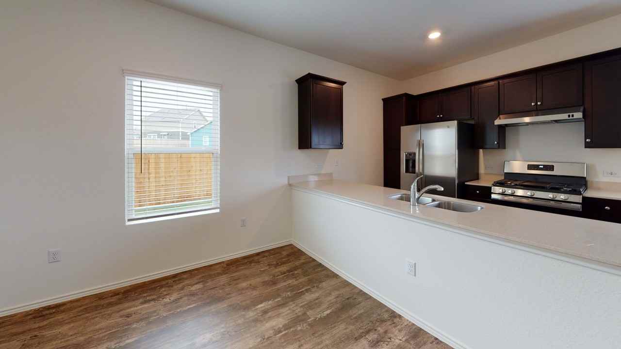 15401 Solstice Cv - Photo 4 of 20