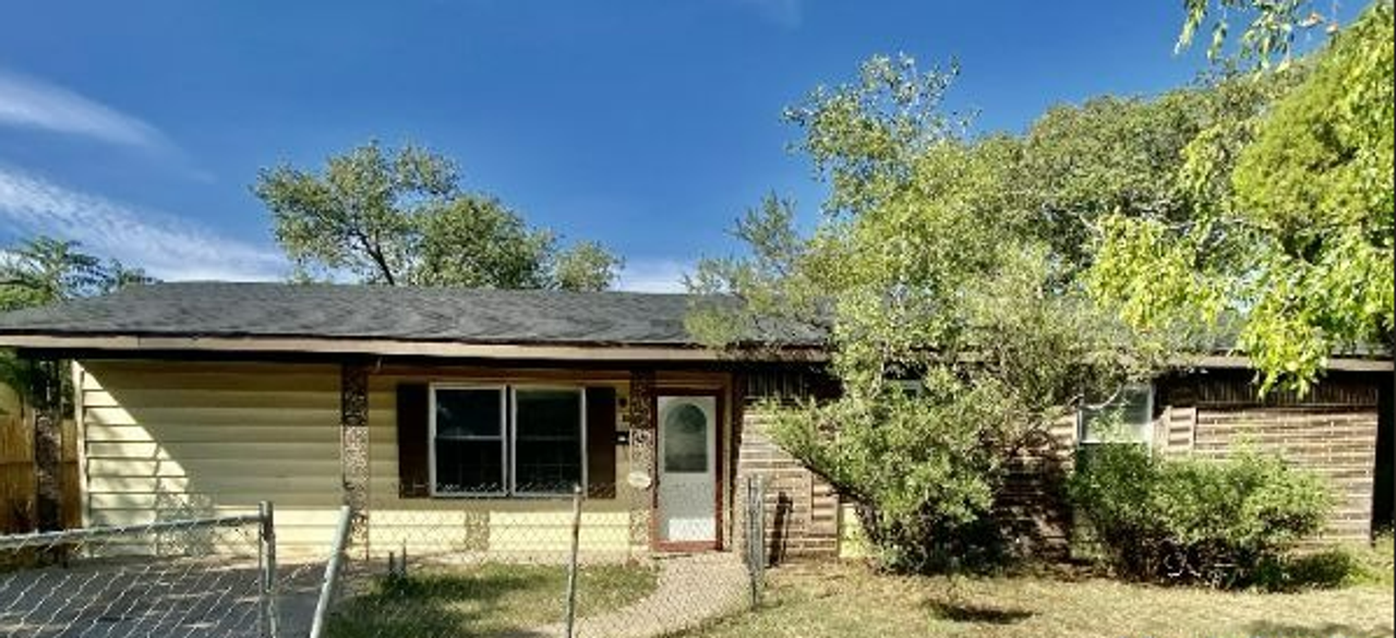 1803 E 1st Pl - Photo 2 of 10