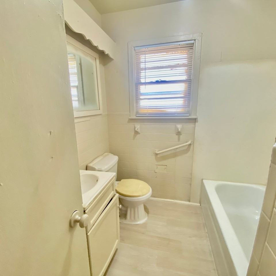 1803 E 1st Pl - Photo 7 of 10
