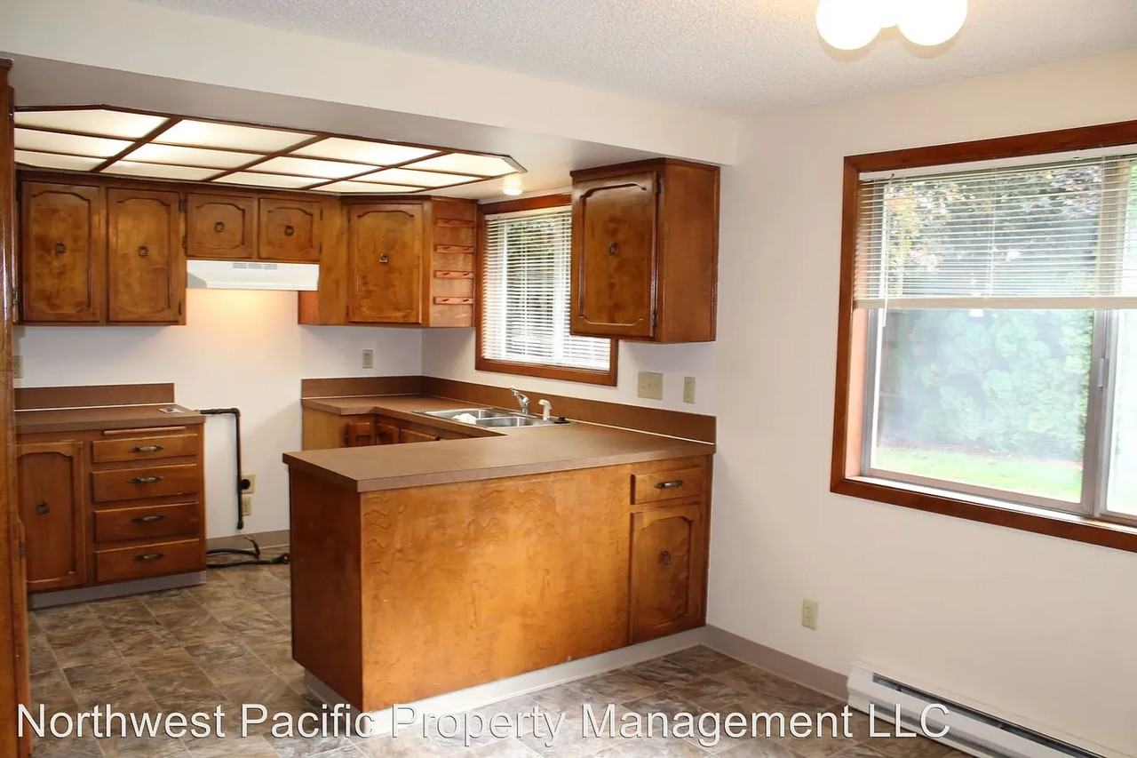 4546 Blue Sky Ct Se - Photo 5 of 21