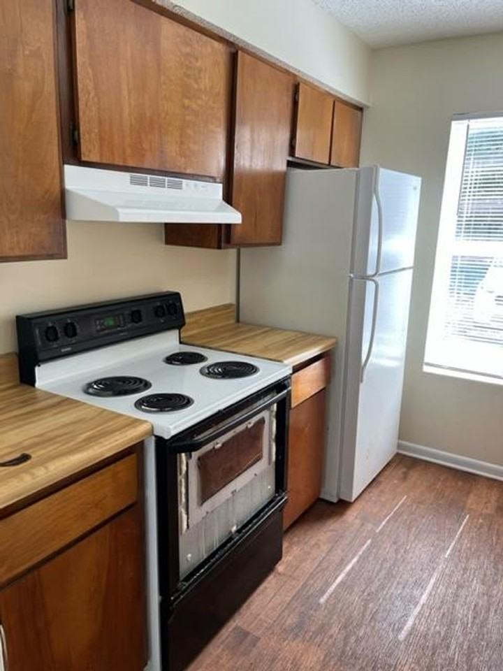 2305 Bemiss Rd - Photo 2 of 7