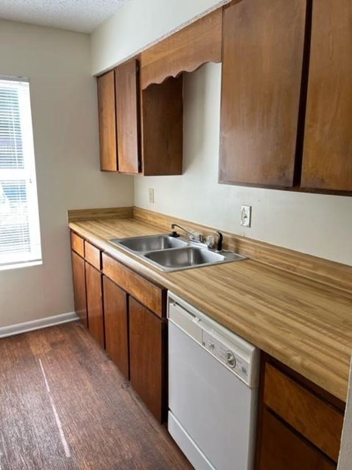 2305 Bemiss Rd - Photo 3 of 7