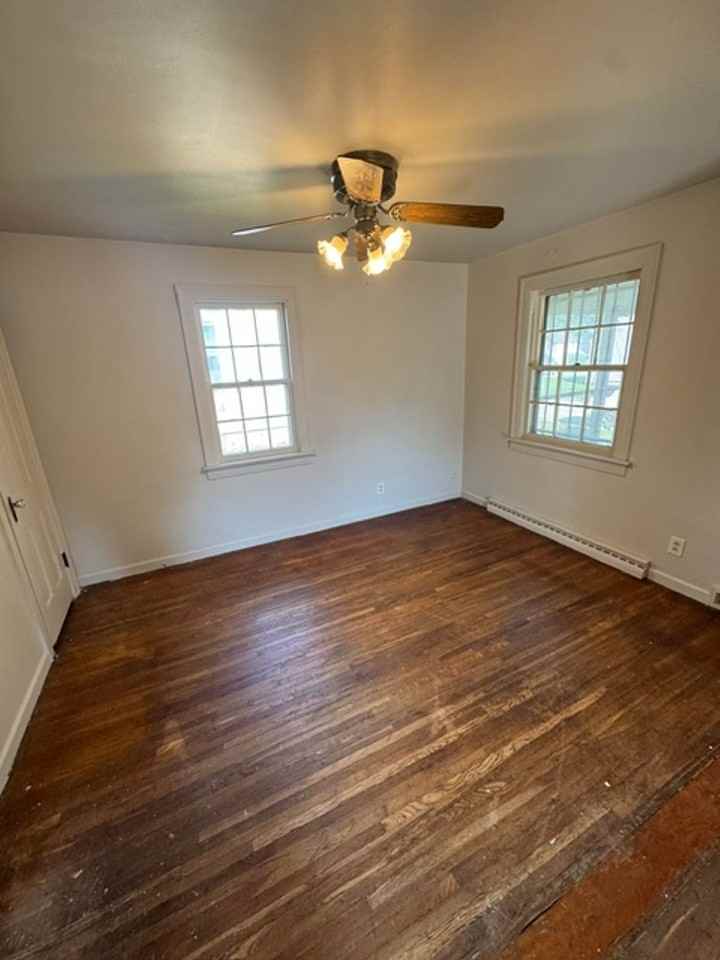 810 Baxter St - Photo 3 of 10