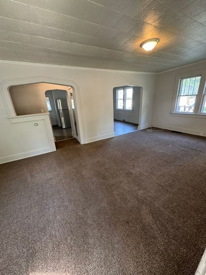 1902 Drexel Ave - Photo 2 of 8