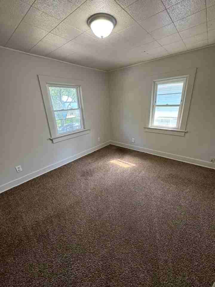 1902 Drexel Ave - Photo 6 of 8