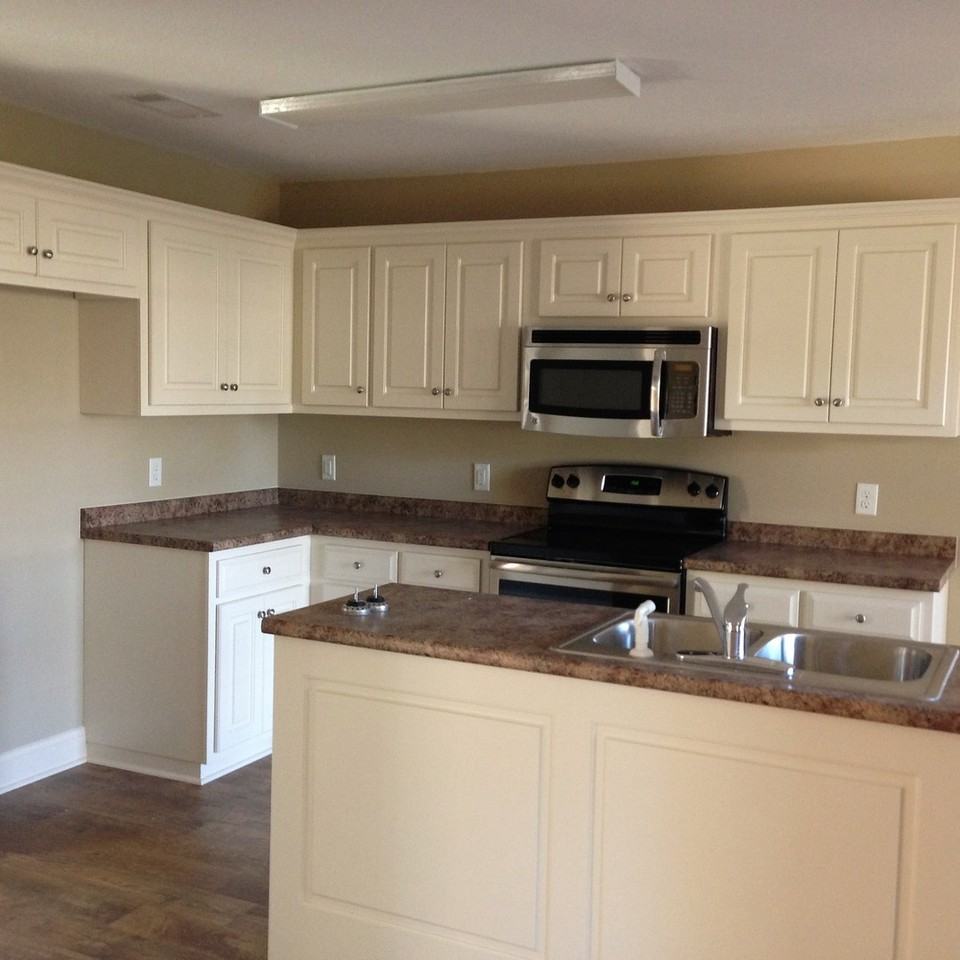 813 Maple Dr - Photo 2 of 16