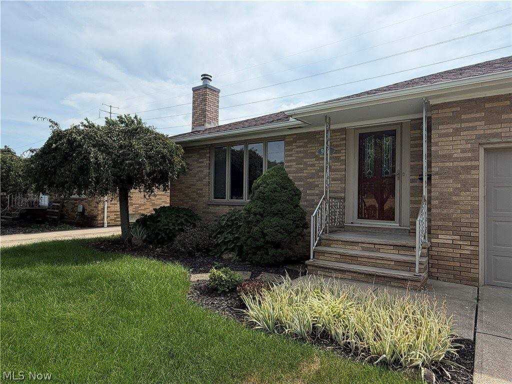 9711 Idlewood Dr - Photo 3 of 47