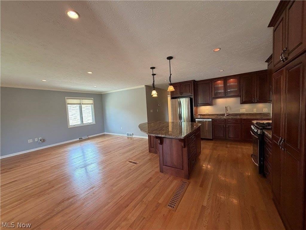9711 Idlewood Dr - Photo 4 of 47