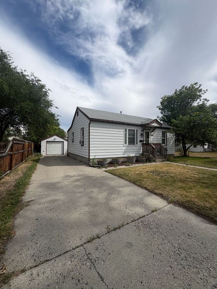 139 Monroe St - Photo 2 of 17