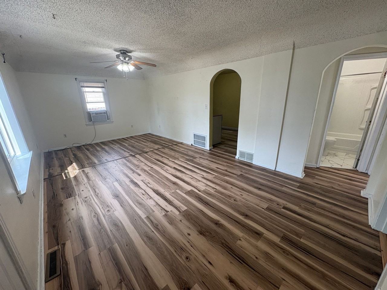 139 Monroe St - Photo 3 of 17