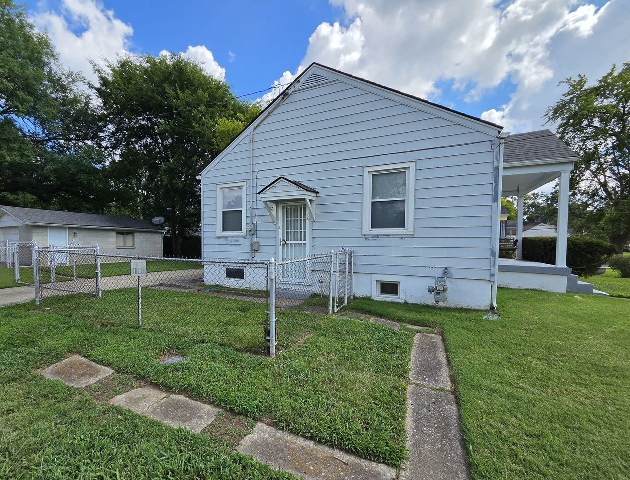 1091 Bicknell Ave - Photo 2 of 27