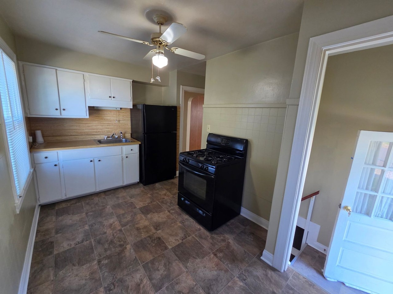 1091 Bicknell Ave - Photo 4 of 27