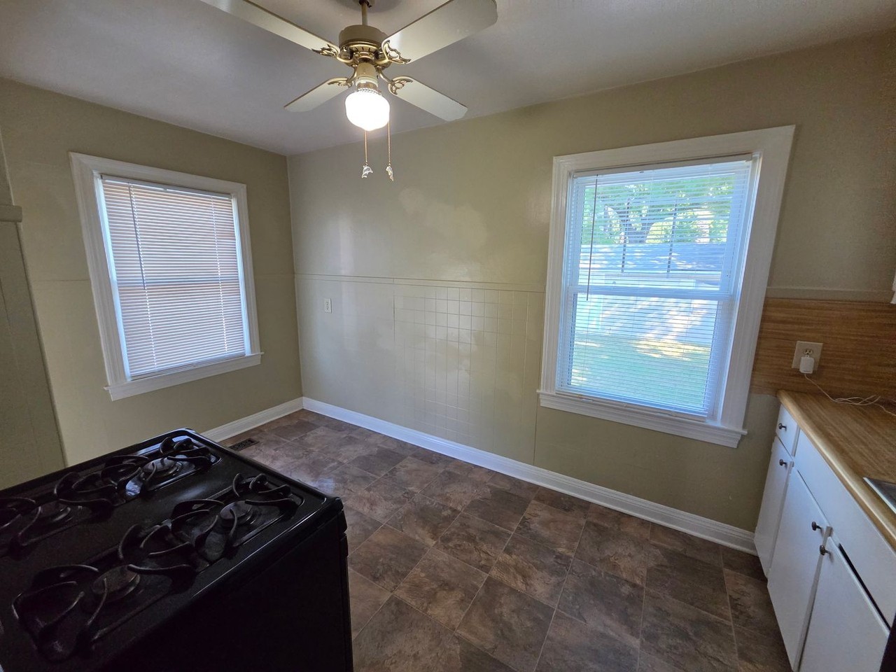 1091 Bicknell Ave - Photo 5 of 27