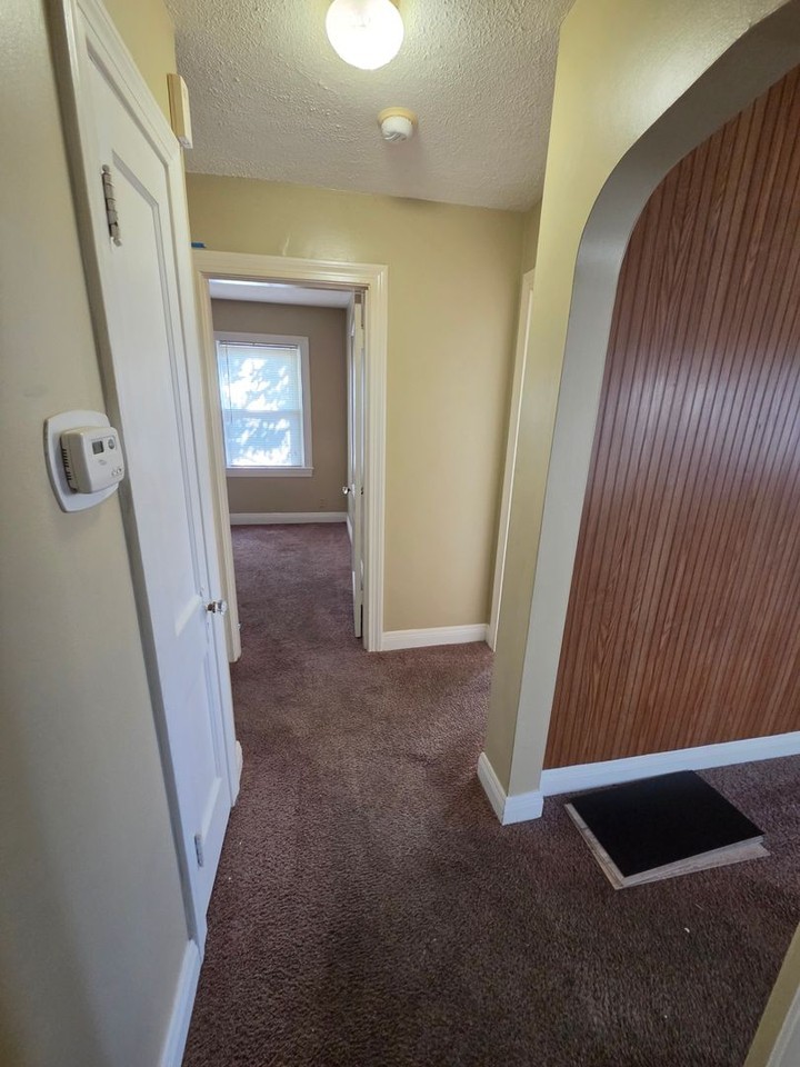 1091 Bicknell Ave - Photo 6 of 27