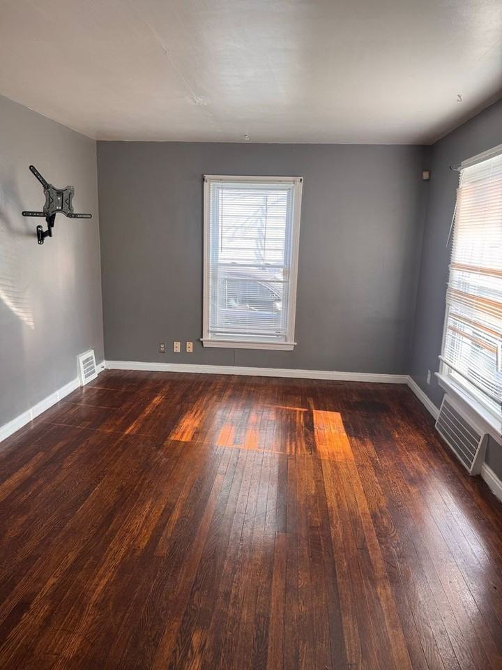 5210 Cato St - Photo 6 of 9