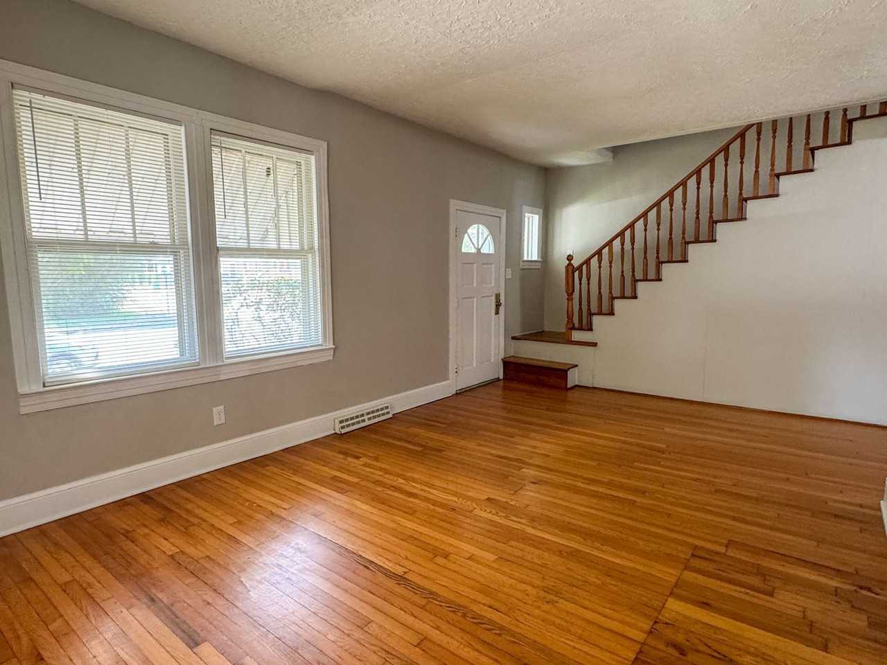 511 N 6th Ave - Photo 4 of 37