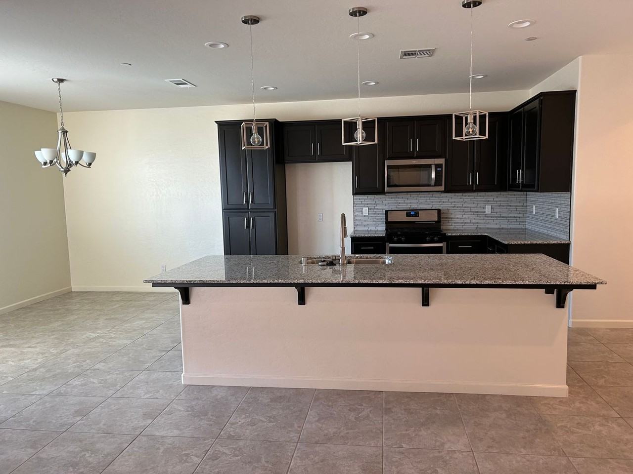 3204 N Pratos Ct - Photo 4 of 20