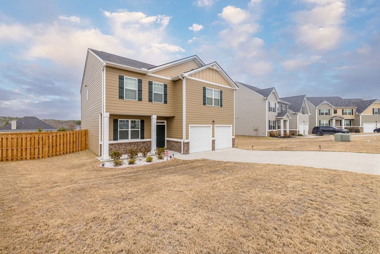 1016 Sherwood Ln - Photo 2 of 45