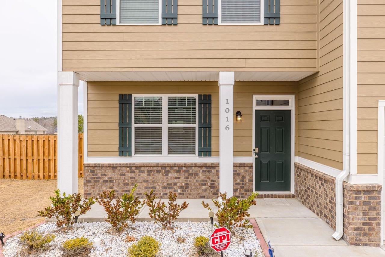 1016 Sherwood Ln - Photo 4 of 45