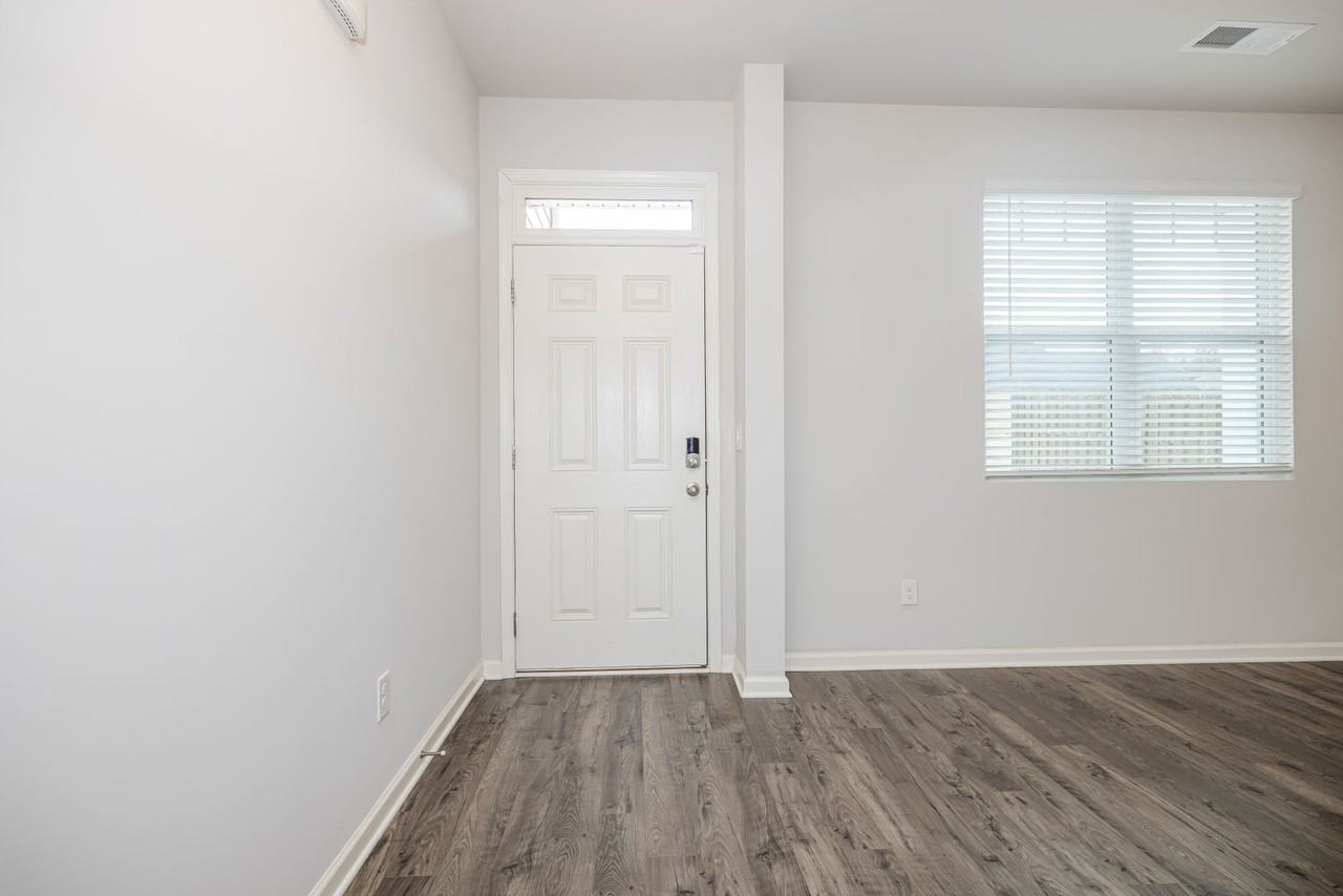 1016 Sherwood Ln - Photo 5 of 45