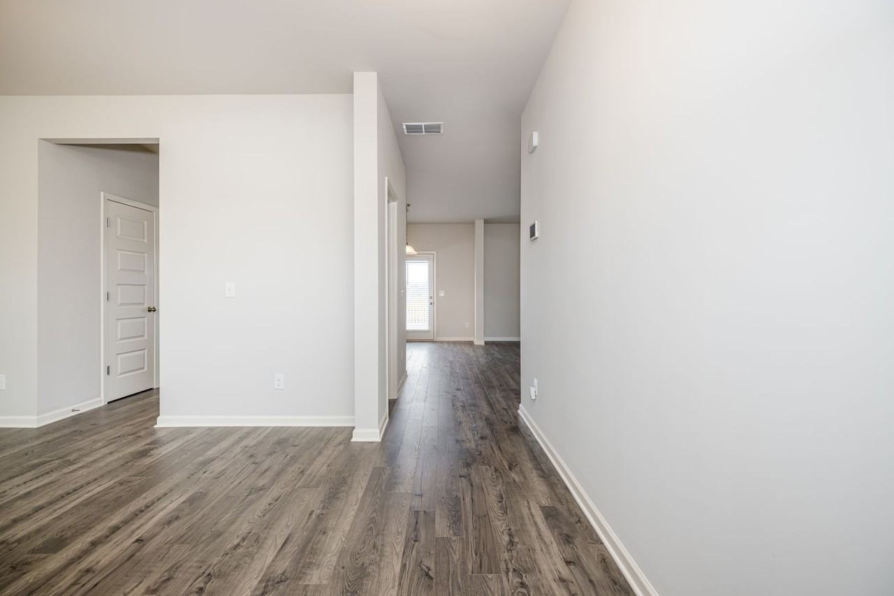 1016 Sherwood Ln - Photo 6 of 45