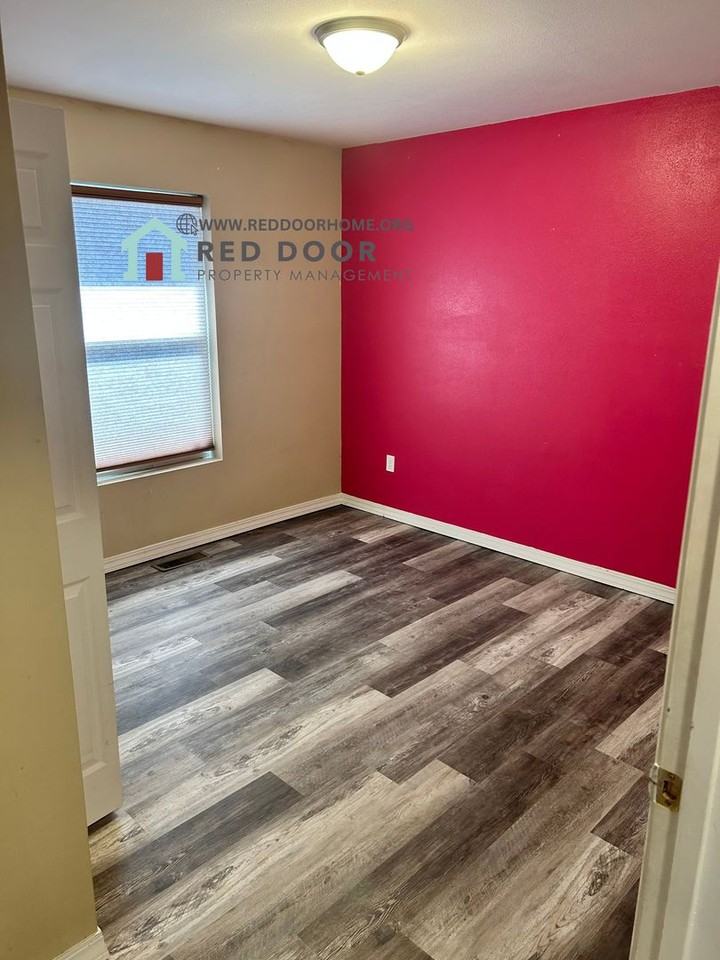 1012 8th Ave N - Photo 7 of 16