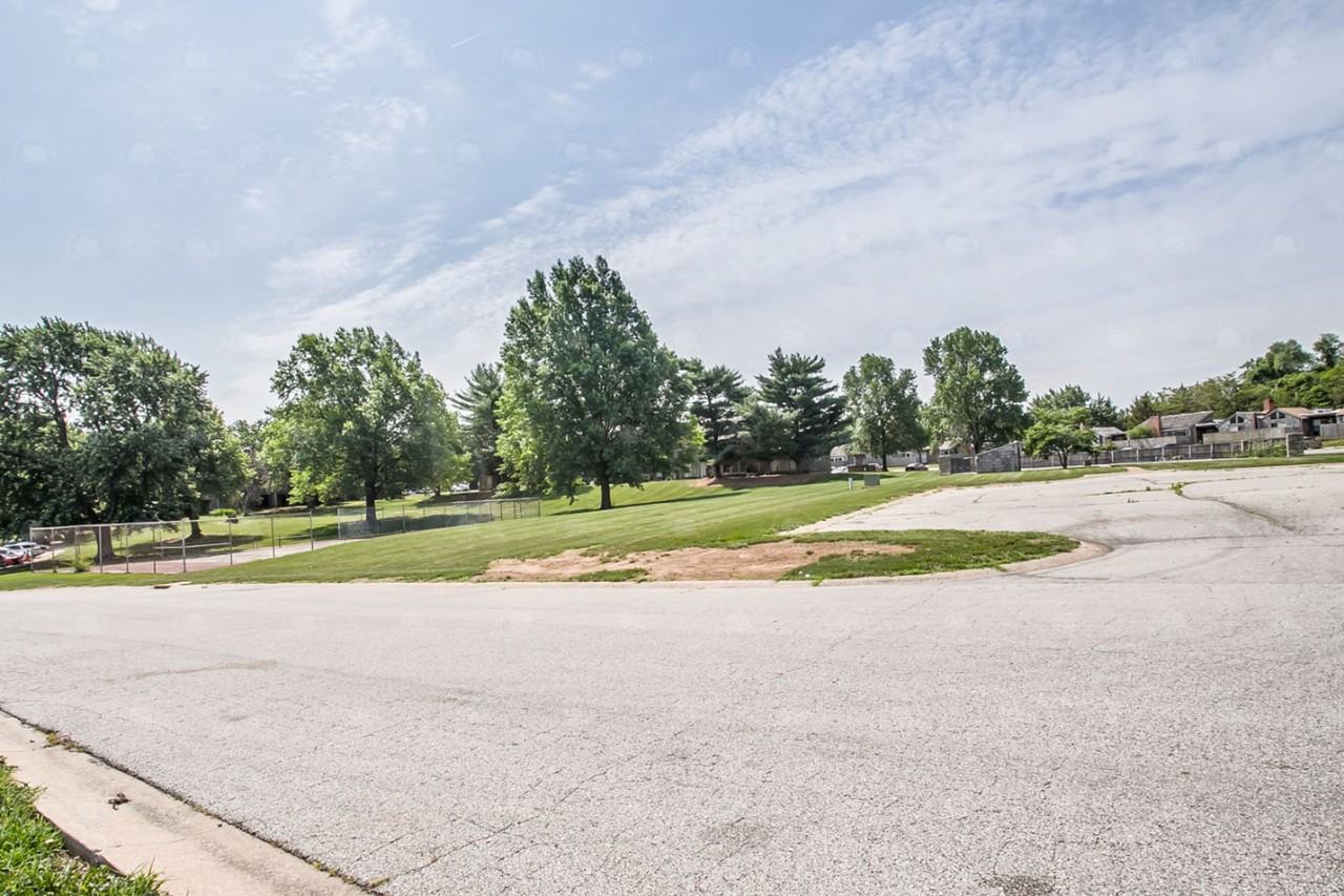 3303 Bridge Manor Dr - Photo 5 of 50