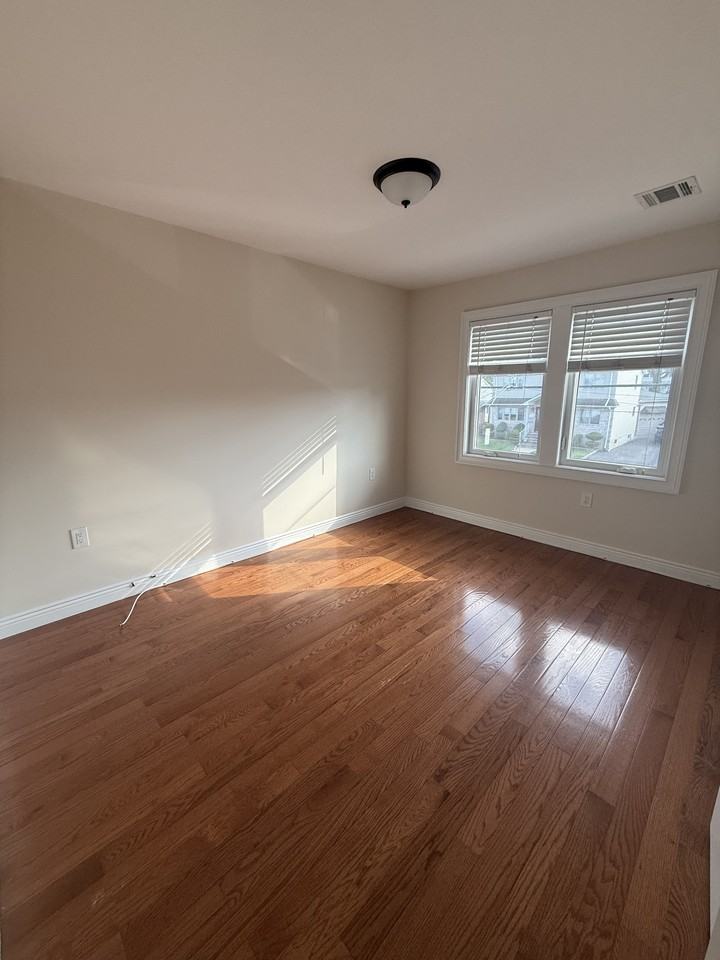 145 Copeland Ave #3 - Photo 4 of 8