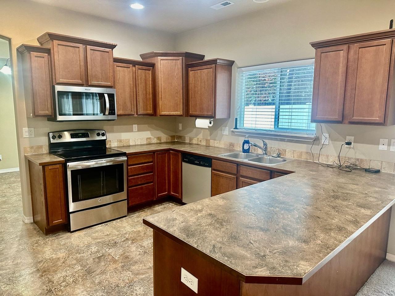 9125 W Pirates Ct - Photo 5 of 23
