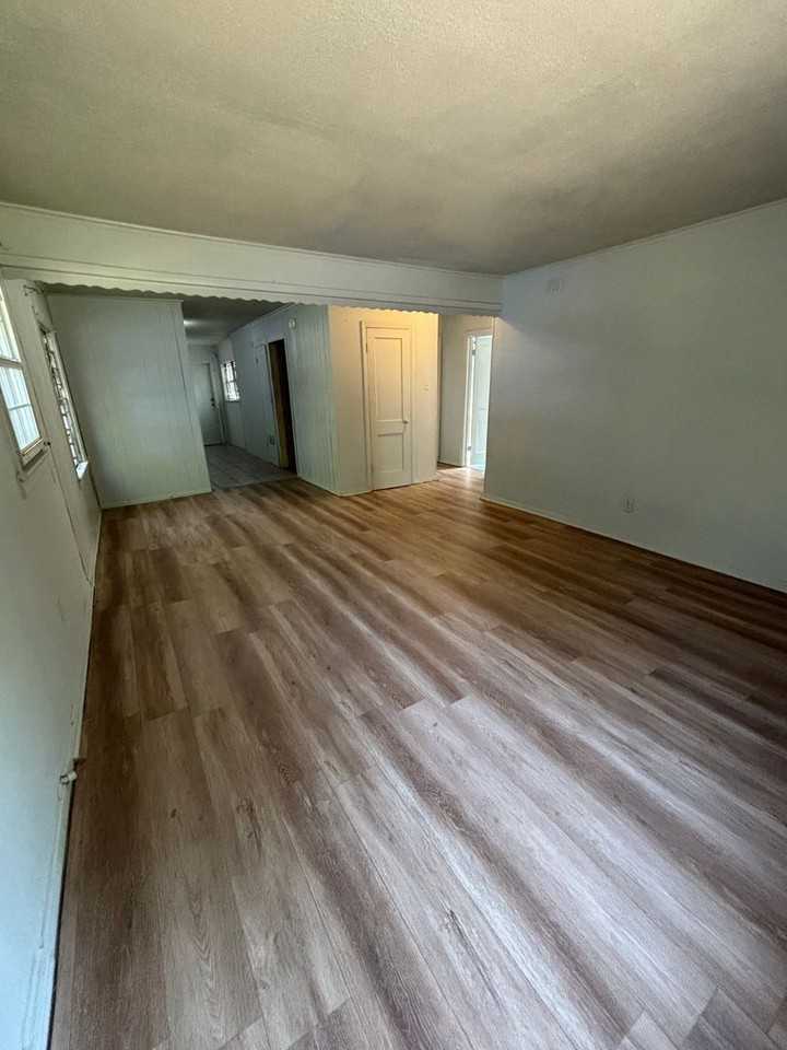 1738 Ashton St - Photo 2 of 8