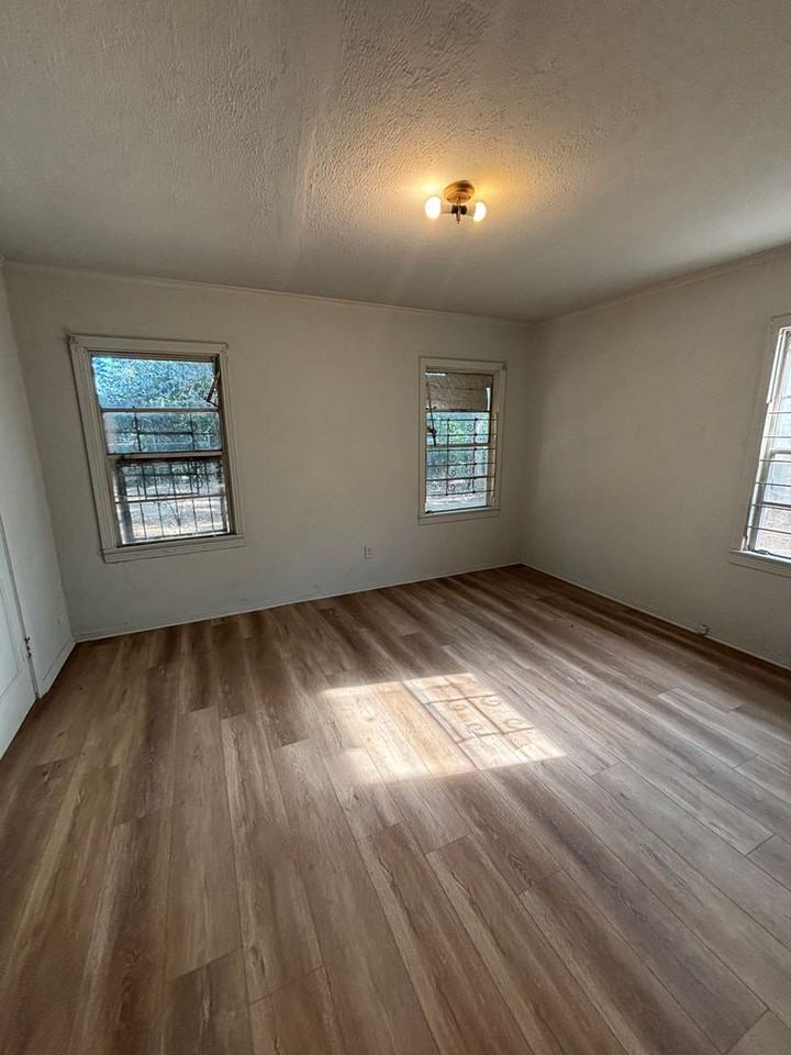 1738 Ashton St - Photo 4 of 8