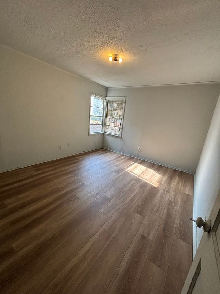1738 Ashton St - Photo 6 of 8