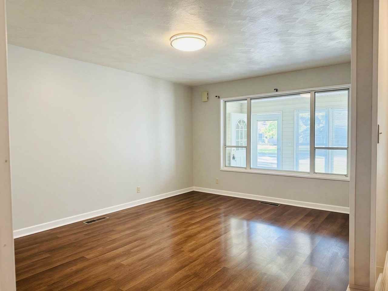 924 Princess Dr - Photo 5 of 28