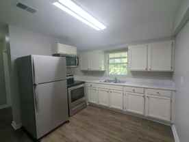 405 Red Oak Dr - Photo 1 of 1