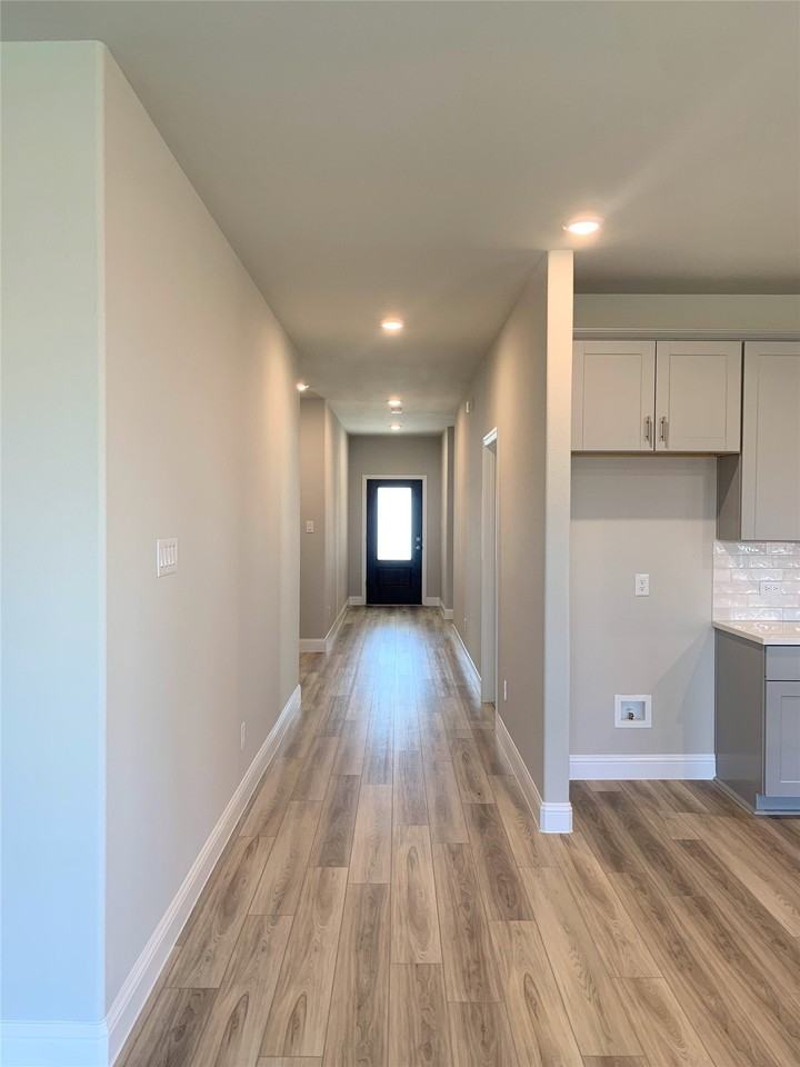 2320 Volans Dr - Photo 4 of 23