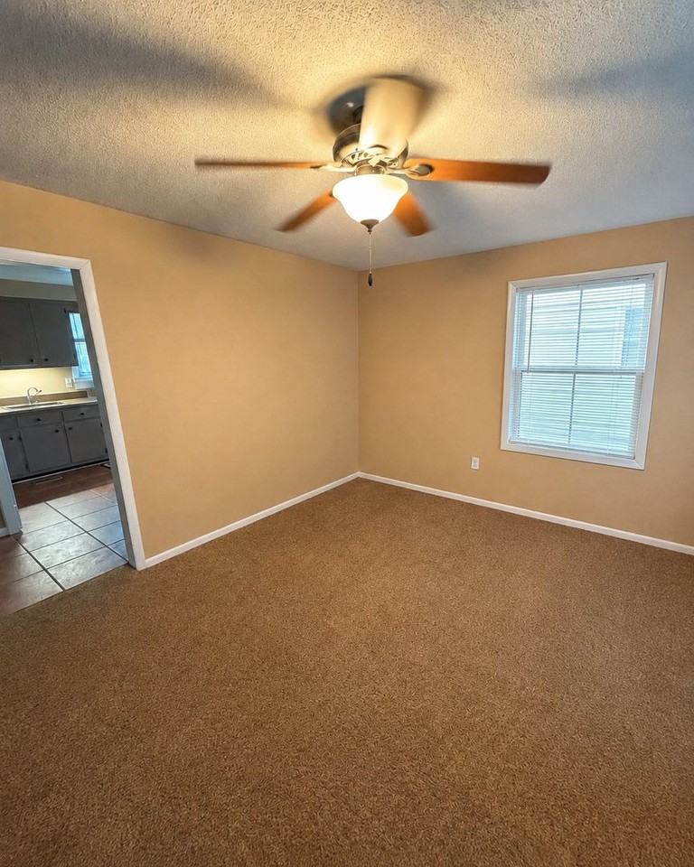 206 Paddock Rd - Photo 2 of 13