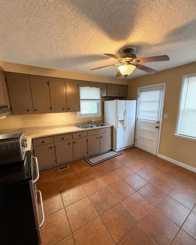 206 Paddock Rd - Photo 6 of 13