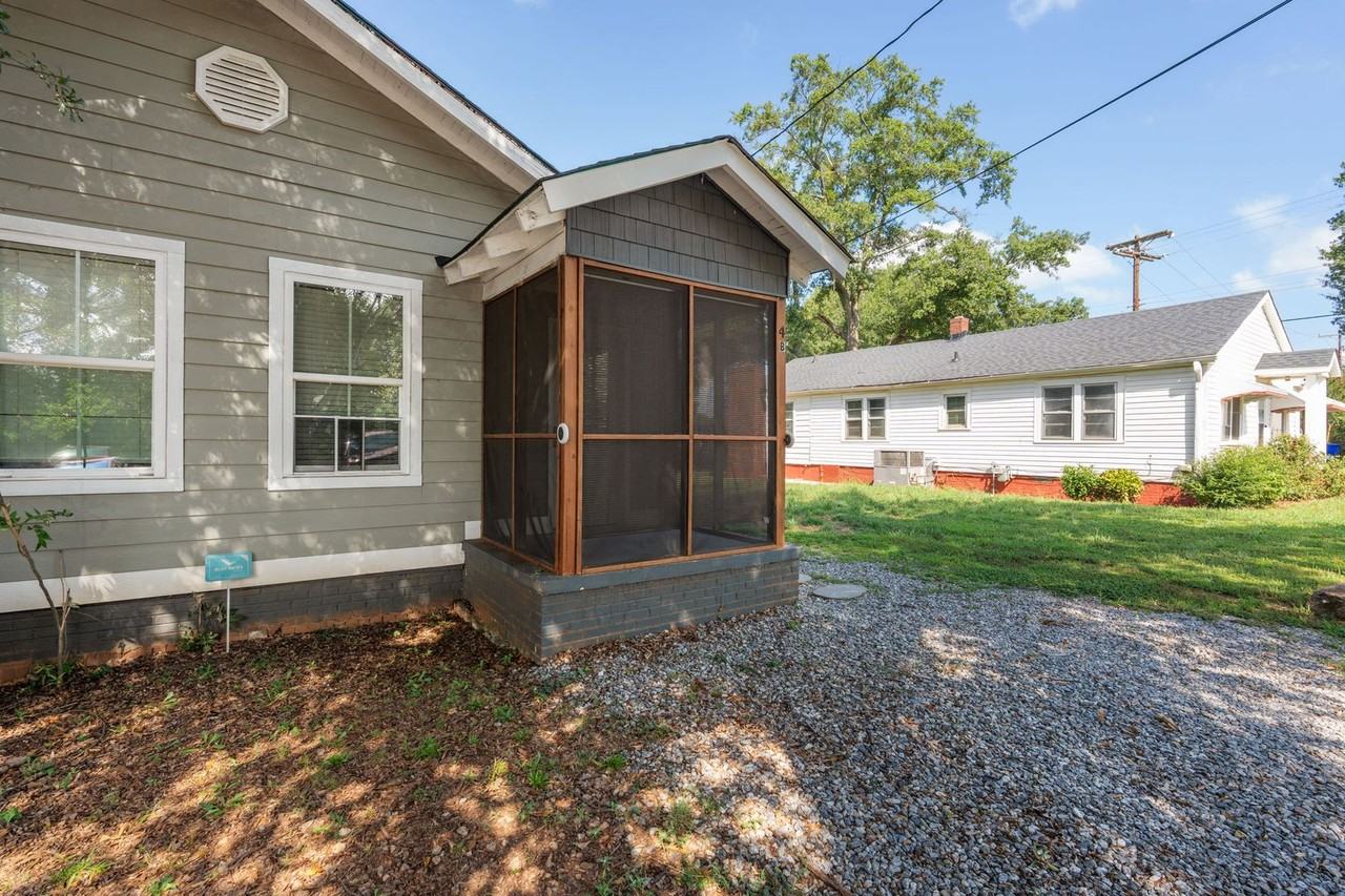 4B Mims Ave - Photo 4 of 25