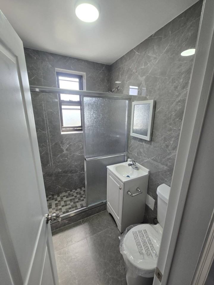 5030 48th St - Photo 2 of 11