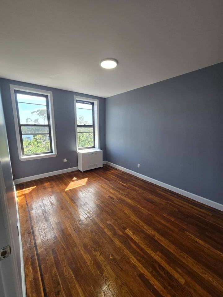 5030 48th St - Photo 5 of 11